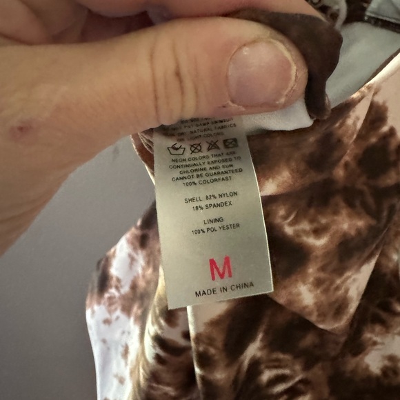 Women’s size medium one piece swim suit never worn - Picture 7 of 8